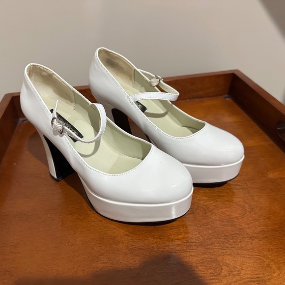 Funtasma Mary Jane Pump, White, Size 9 - Picture 8 of 9